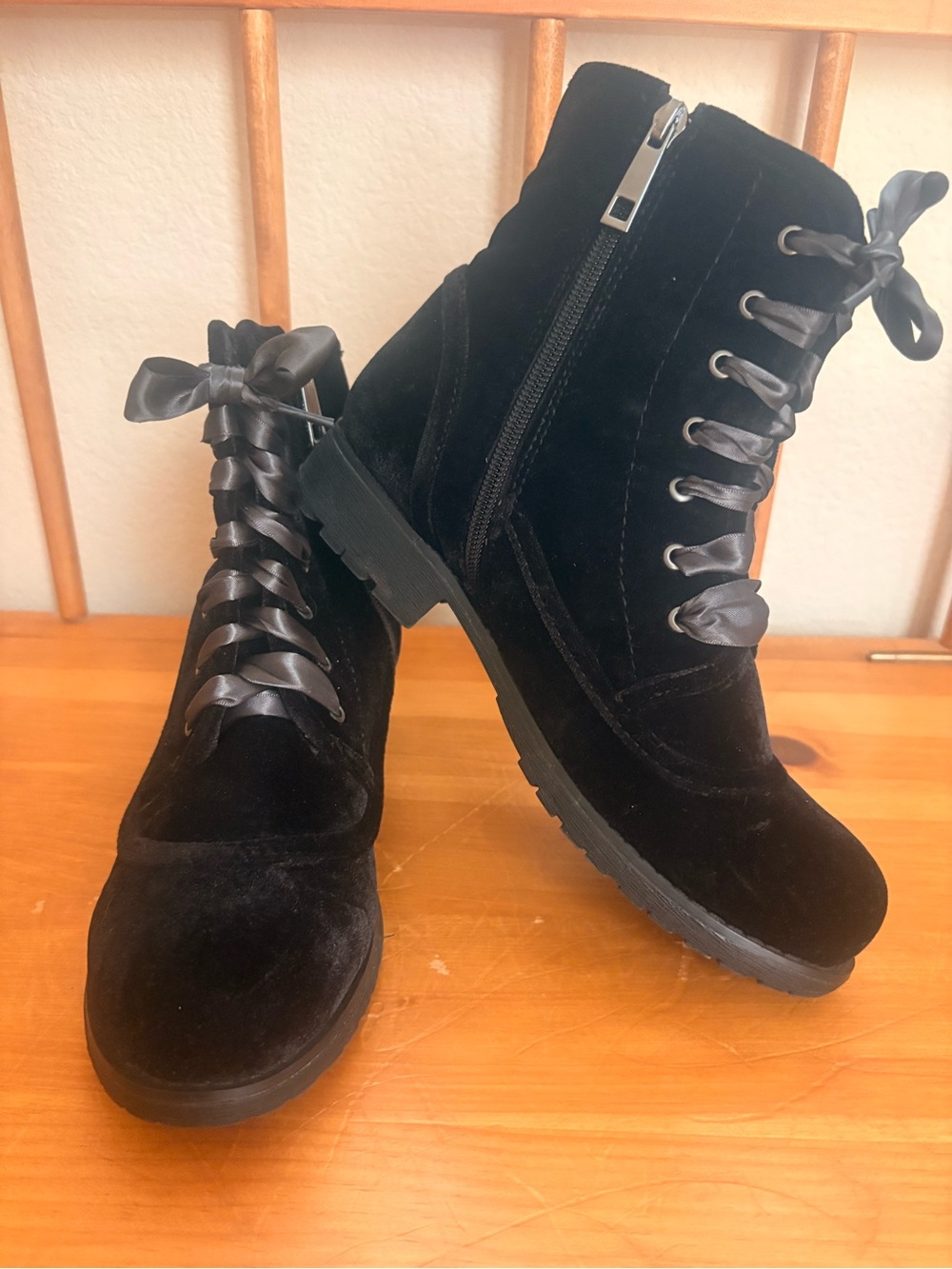 New In Box Chinese Laundry Black Velvet Boots with Satin Laces SZ 8.5